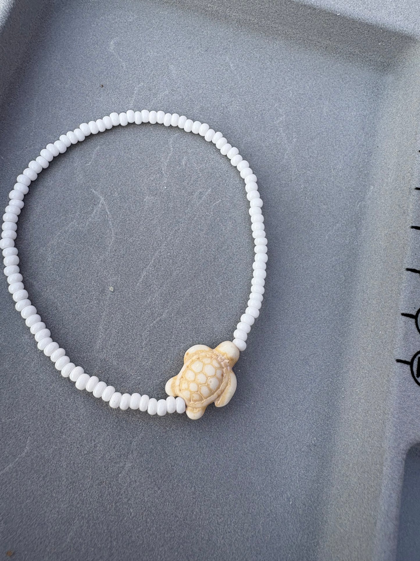 Seed bead turtle bracelet