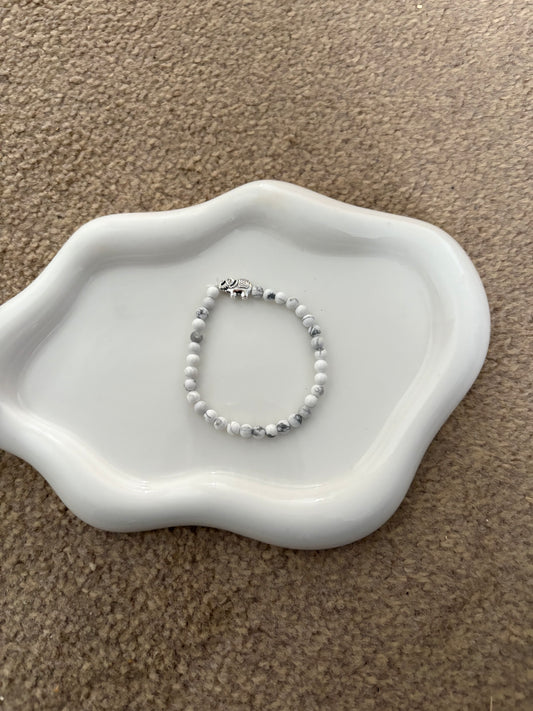 Howlite stone elephant bracelet
